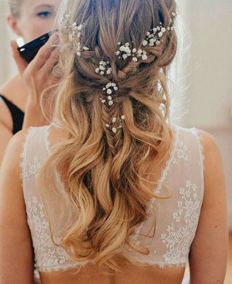 simple-bridesmaid-hairstyles-46_13 Прости прически за шаферки
