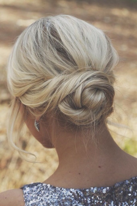 simple-bridesmaid-hairstyles-46_15 Прости прически за шаферки