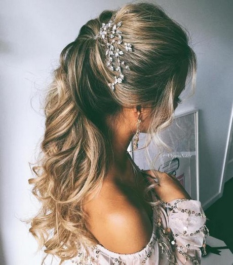 simple-bridesmaid-hairstyles-46_7 Прости прически за шаферки